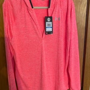 Women’s long sleeve Under Armour hooded shirt. NWT. Size XL.